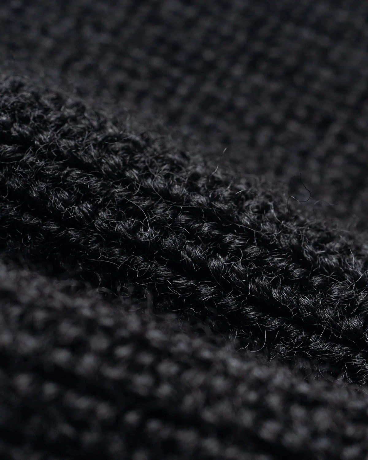 IHG-080 100% Wool Ribbed Beanie - Black