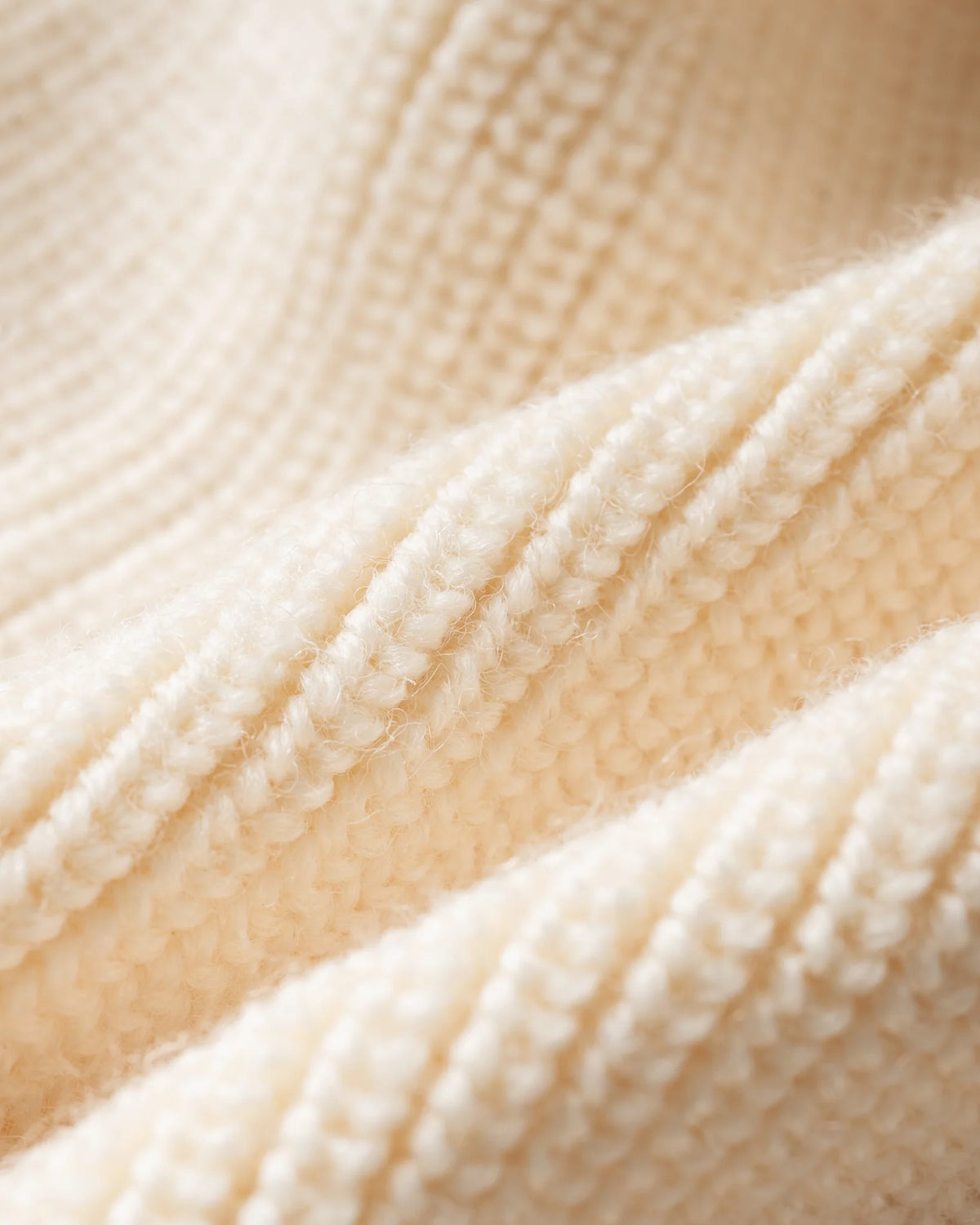 IHG-080 100% Wool Ribbed Beanie - White